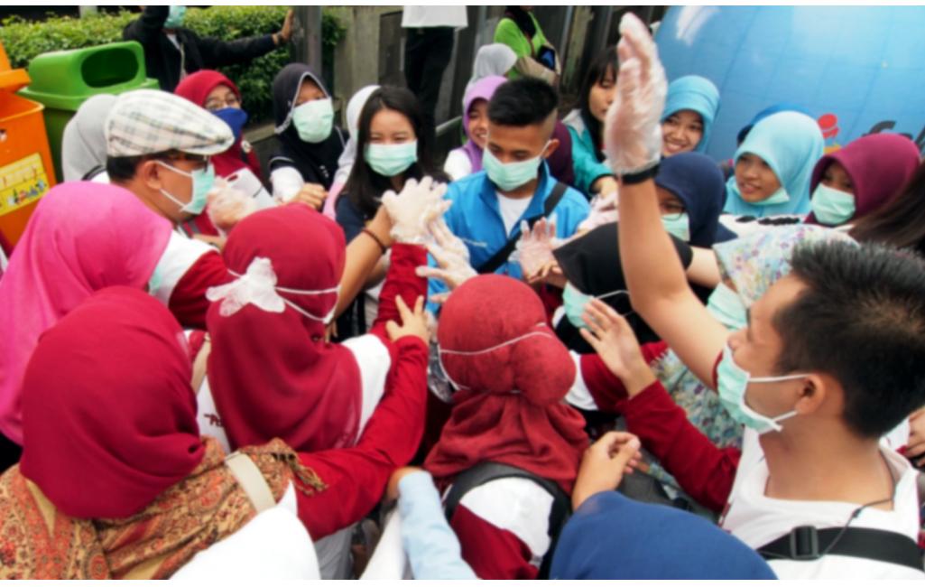 Aksi Pungut Puntung Rokok