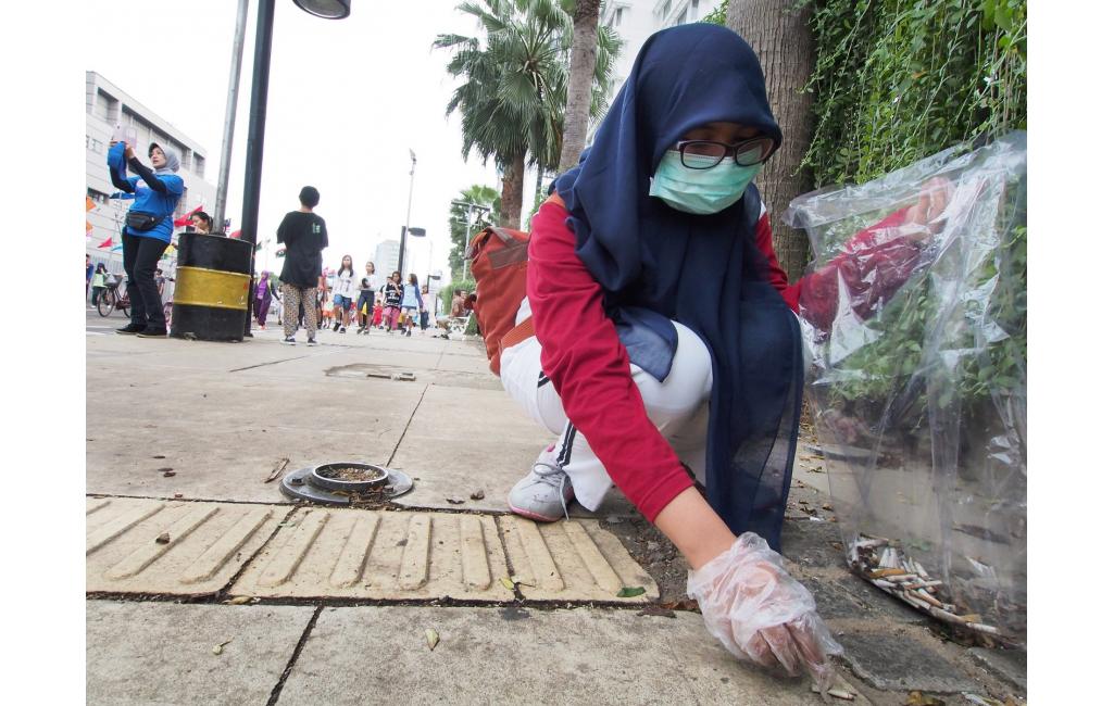 Aksi Pungut Puntung Rokok