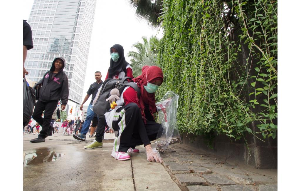 Aksi Pungut Puntung Rokok