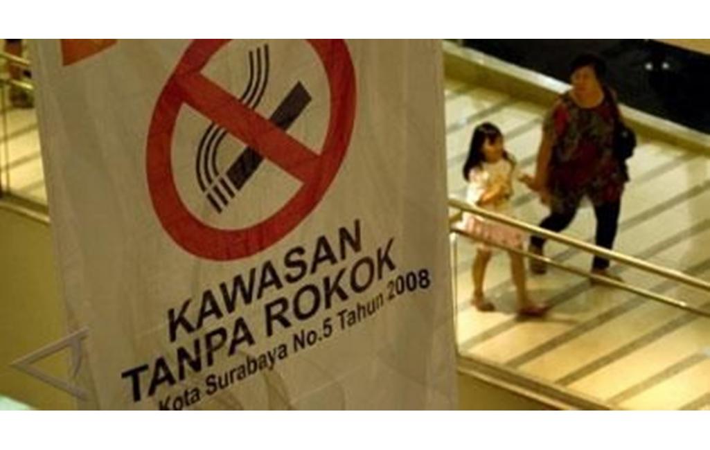 Pemkot Wacanakan Surabaya Bebas Rokok