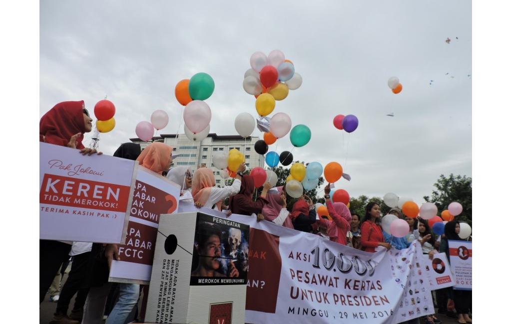 Aksi 10.000 Pesawat Kertas untuk Presiden