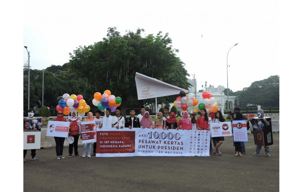 Aksi 10.000 Pesawat Kertas untuk Presiden