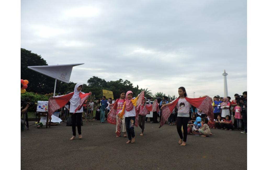 Aksi 10.000 Pesawat Kertas untuk Presiden
