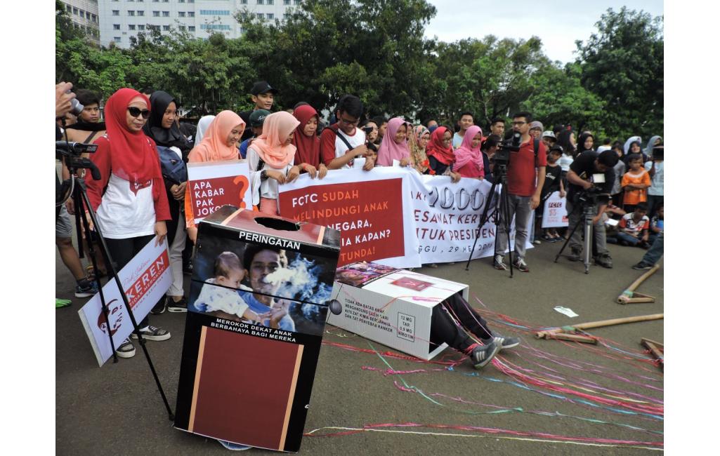 Aksi 10.000 Pesawat Kertas untuk Presiden