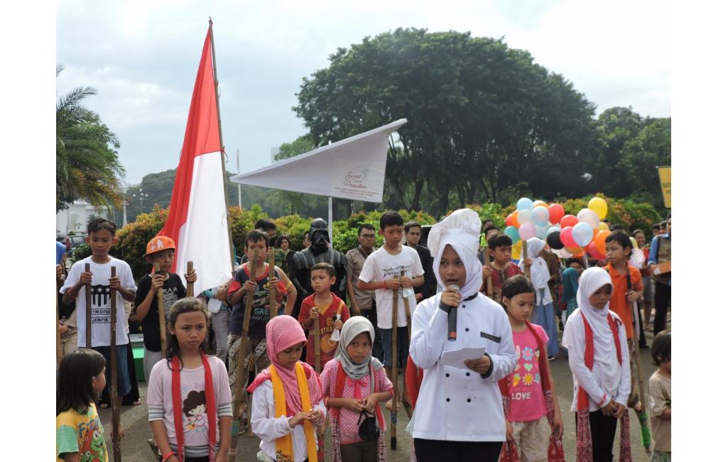 Aksi 10.000 Pesawat Kertas untuk Presiden