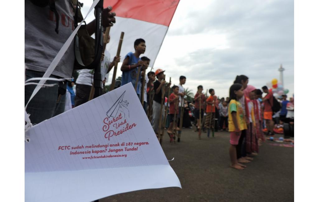 Aksi 10.000 Pesawat Kertas untuk Presiden