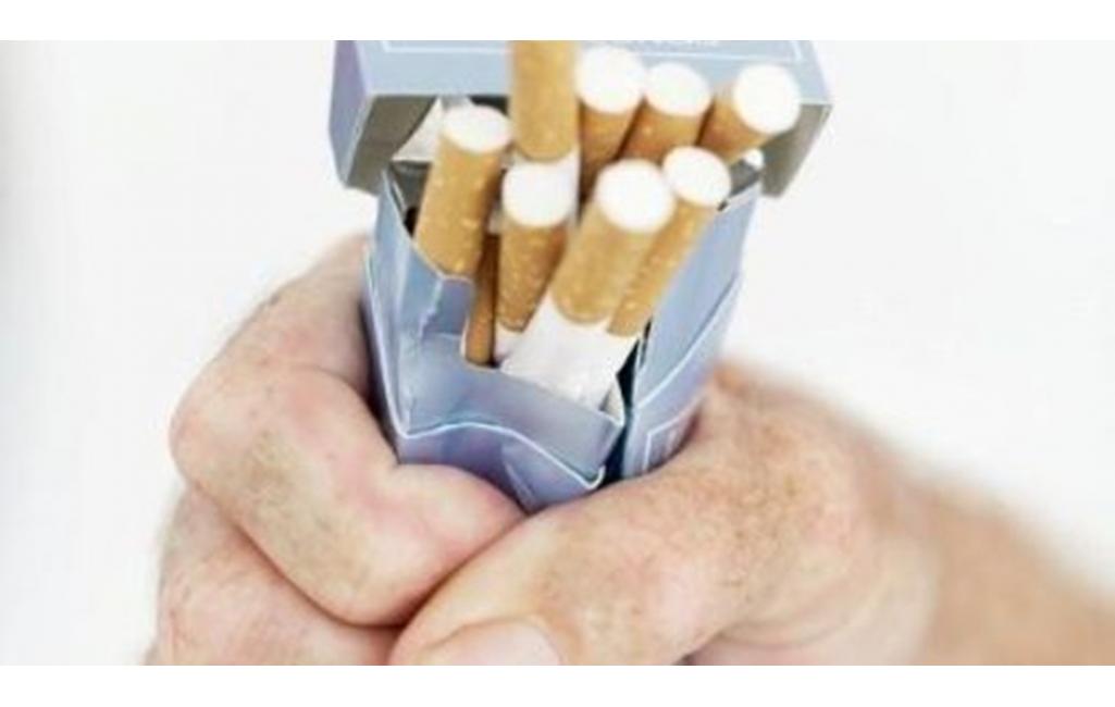 Kampanye Bahaya Rokok, Iklan Ini Tampilkan Pria yang Minta Kanker paru