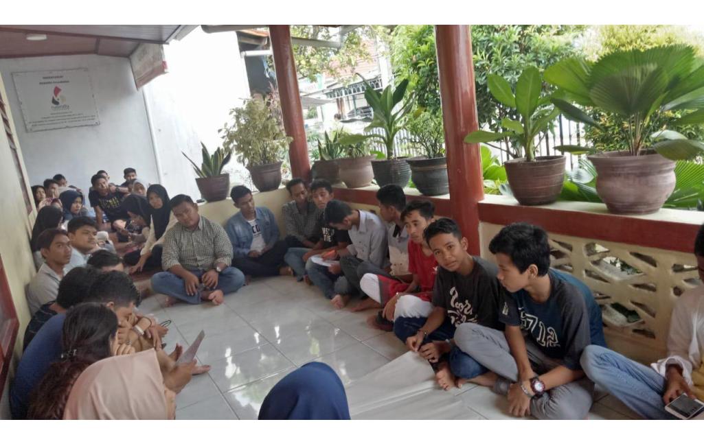 Edukasi Kampanye #pilihbicara di Padang