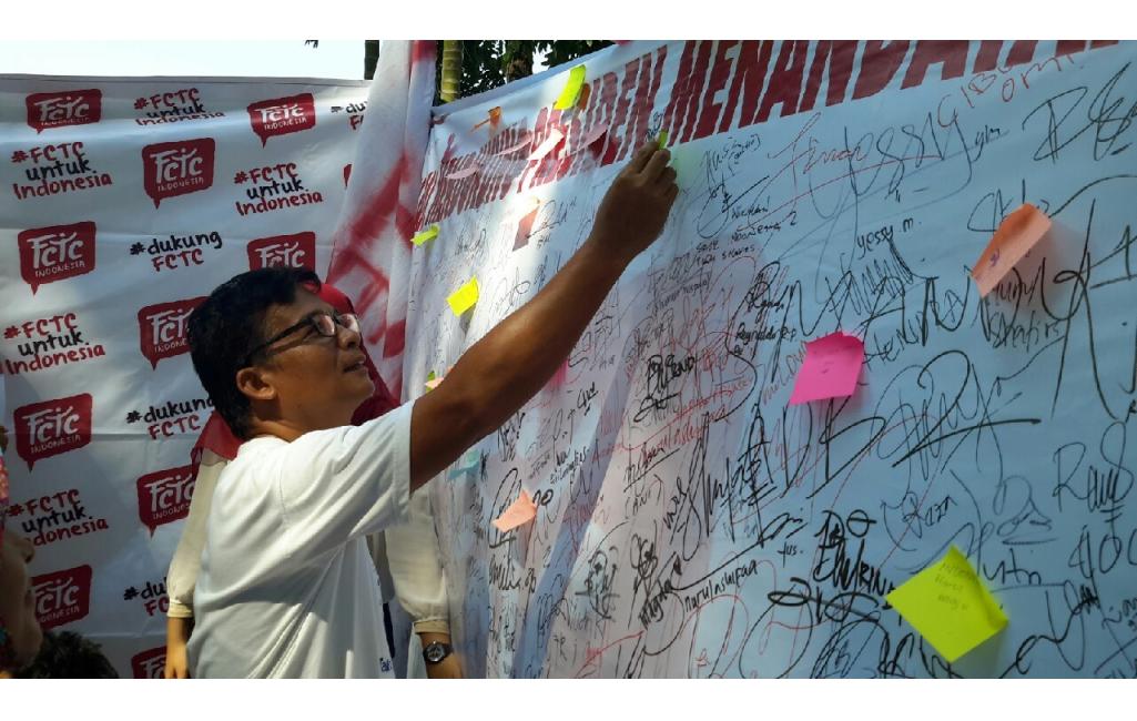 Aksi Gerakan Muda FCTC Padang