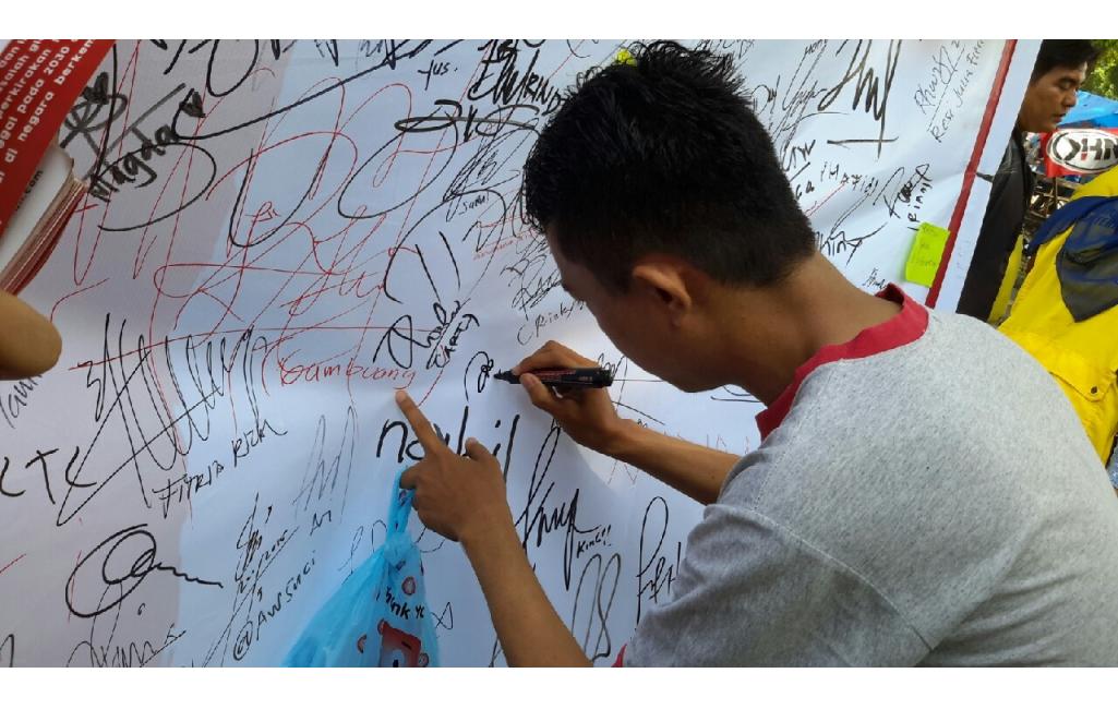 Aksi Gerakan Muda FCTC Padang