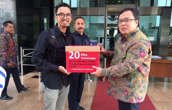 Petisi Cabut Penghargaan Cukai Rokok Diserahkan ke Menkeu