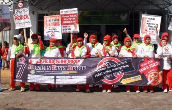Warga Lansia di Sukabumi Turun ke Jalan Kampanye Kawasan Tanpa Rokok