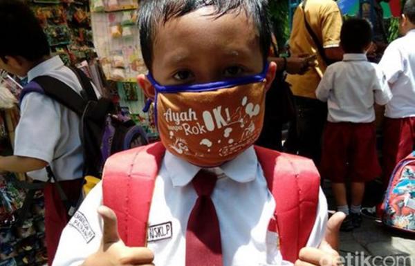 Semua Punya Hak Menegur Orang Merokok di Kawasan Bebas Asap Rokok