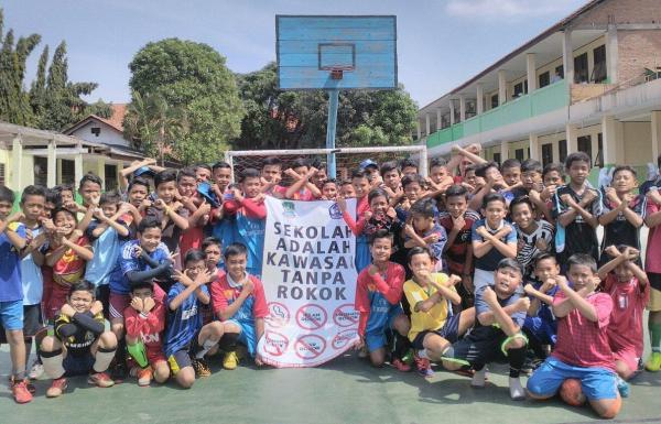 Saat Anak Sekolah Menolak Sekolah Mereka Jadi Target Industri Rokok
